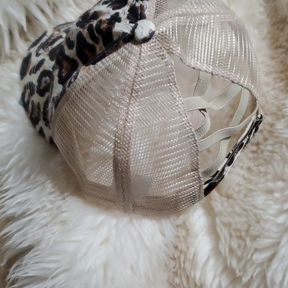 Brand new Leopard trucker hat - Picture 2 of 2